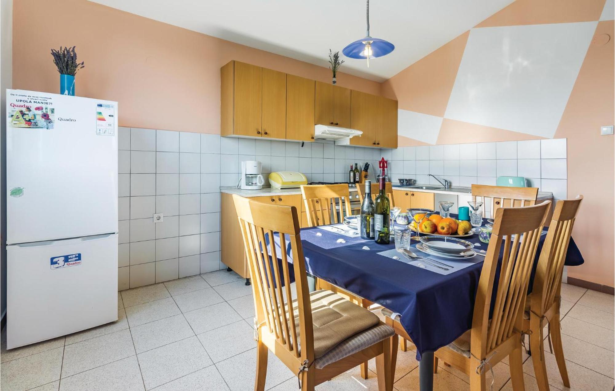 2 Bedroom Awesome Apartment In Винкуран Екстериор снимка